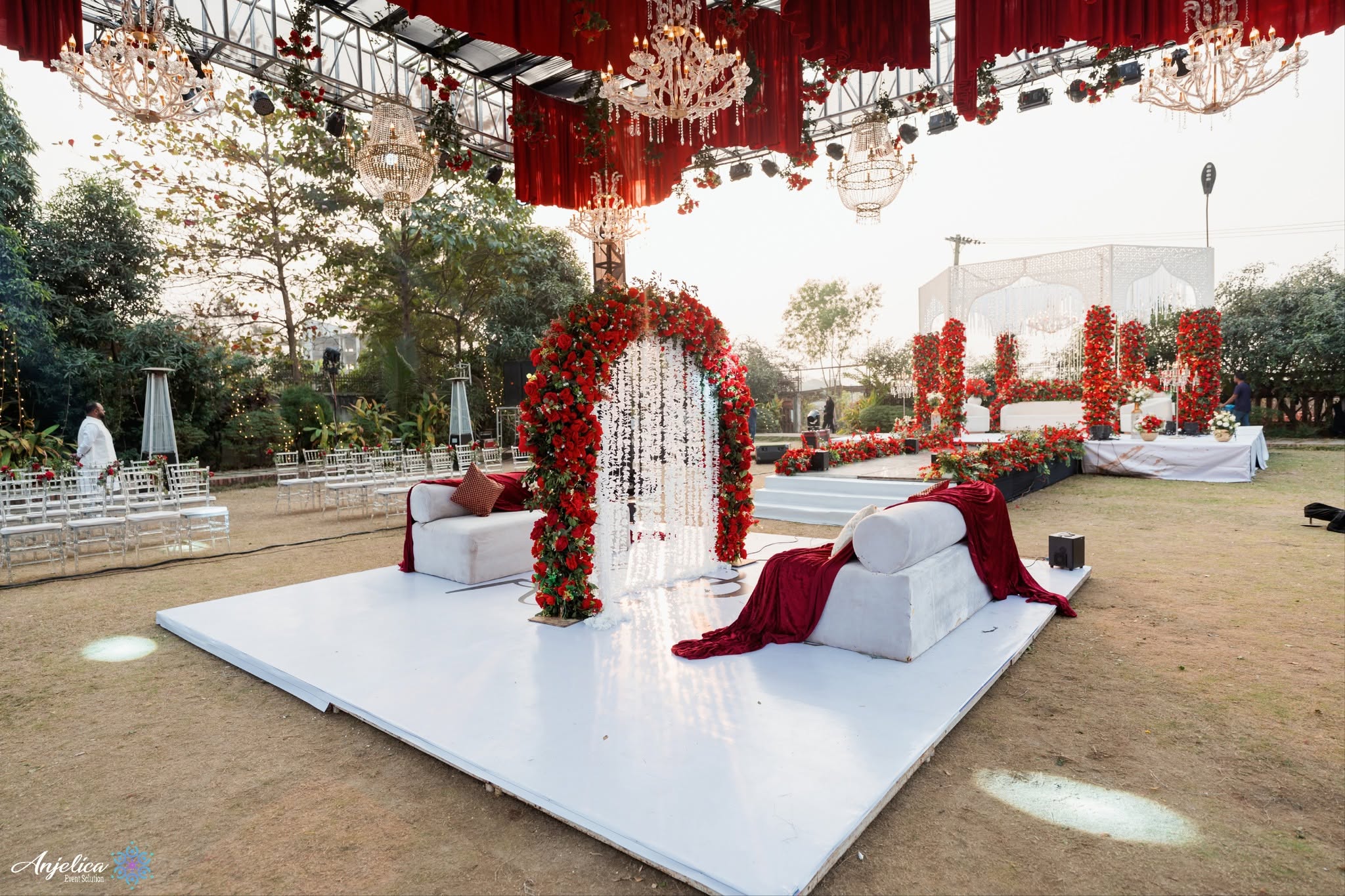Grand palace wedding stage